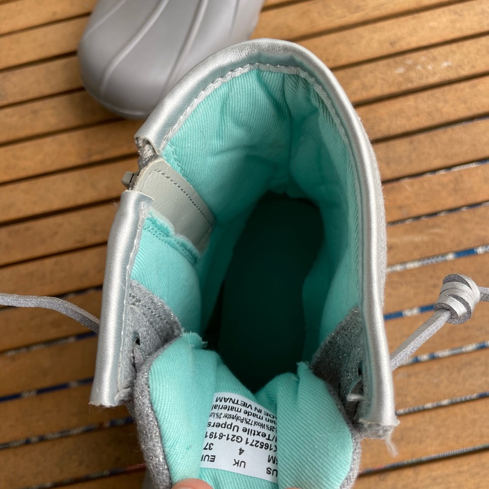 Woman’s Sperry Duck Boots Size 5 - image 4